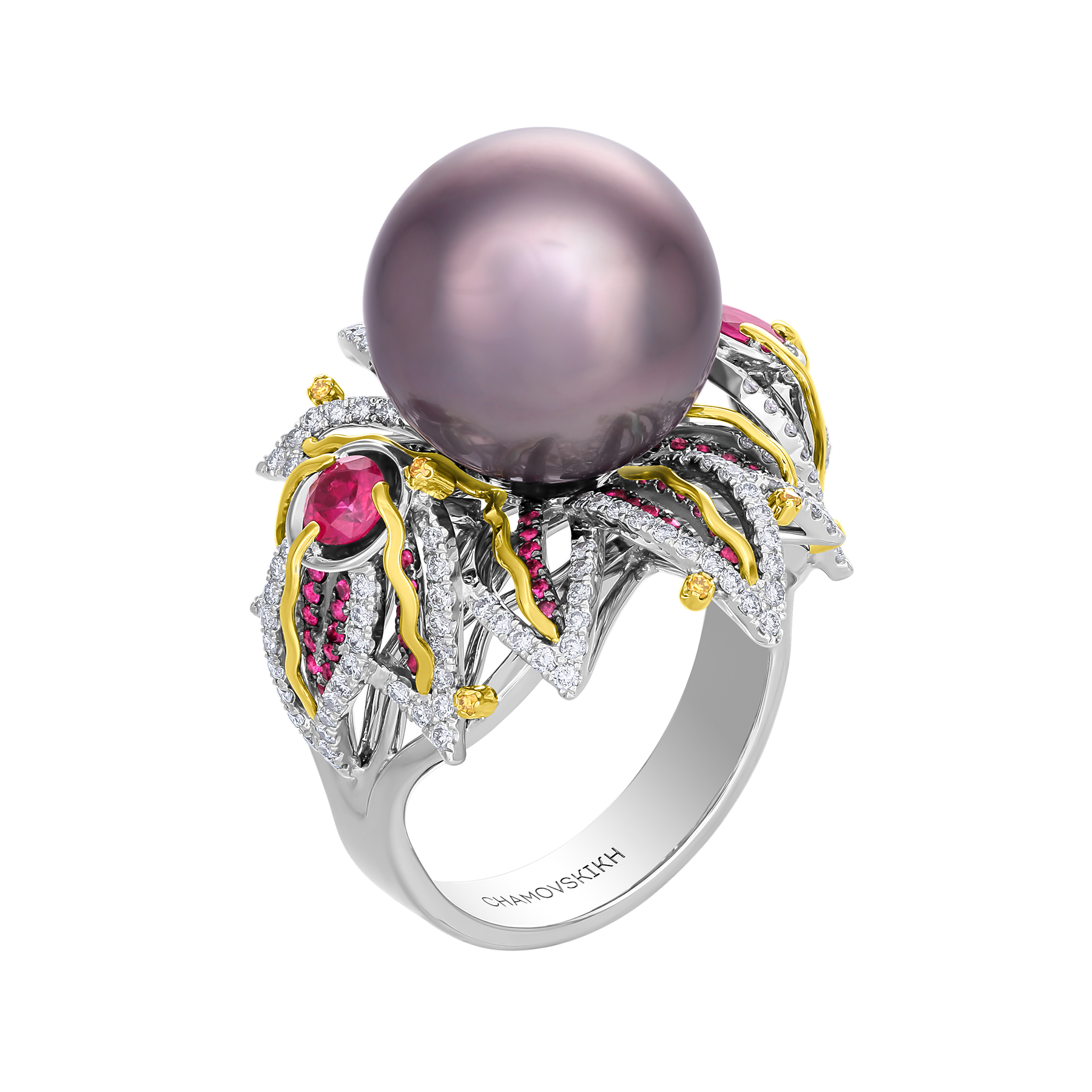 Кольцо с жемчугом, бриллиантами и рубинами, белое и жёлтое золото