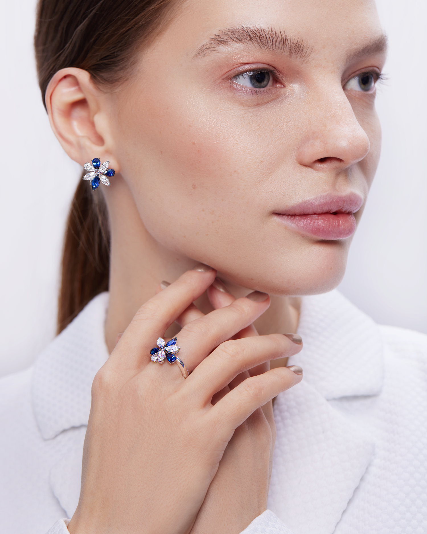 Серьги с сапфирами и бриллиантами, белое золото