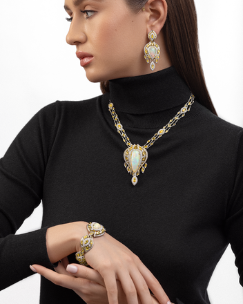 Браслет с опалом, бриллиантами и сапфирами, желтое и белое золото, н.керамика 2