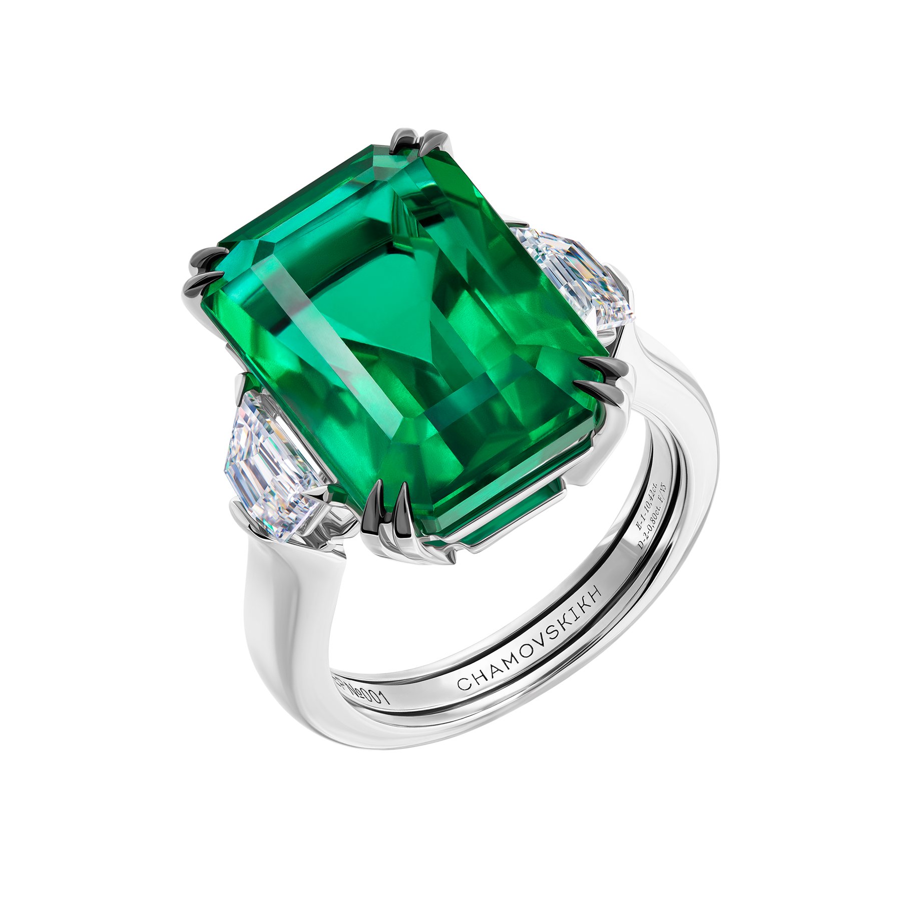 Кольцо с изумрудом и бриллиантами, белое золото