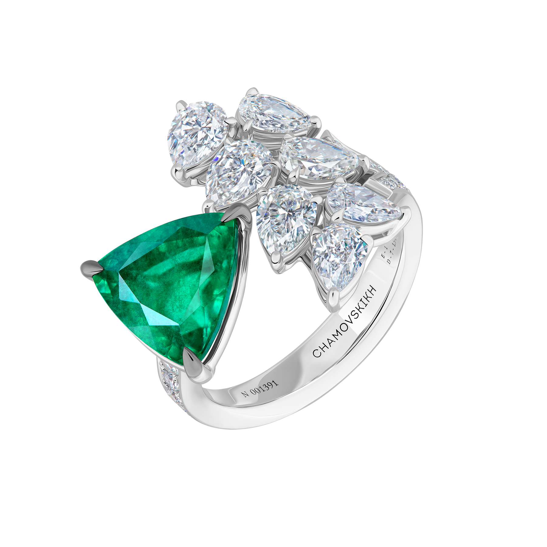 Кольцо с изумрудом и бриллиантами, белое золото
