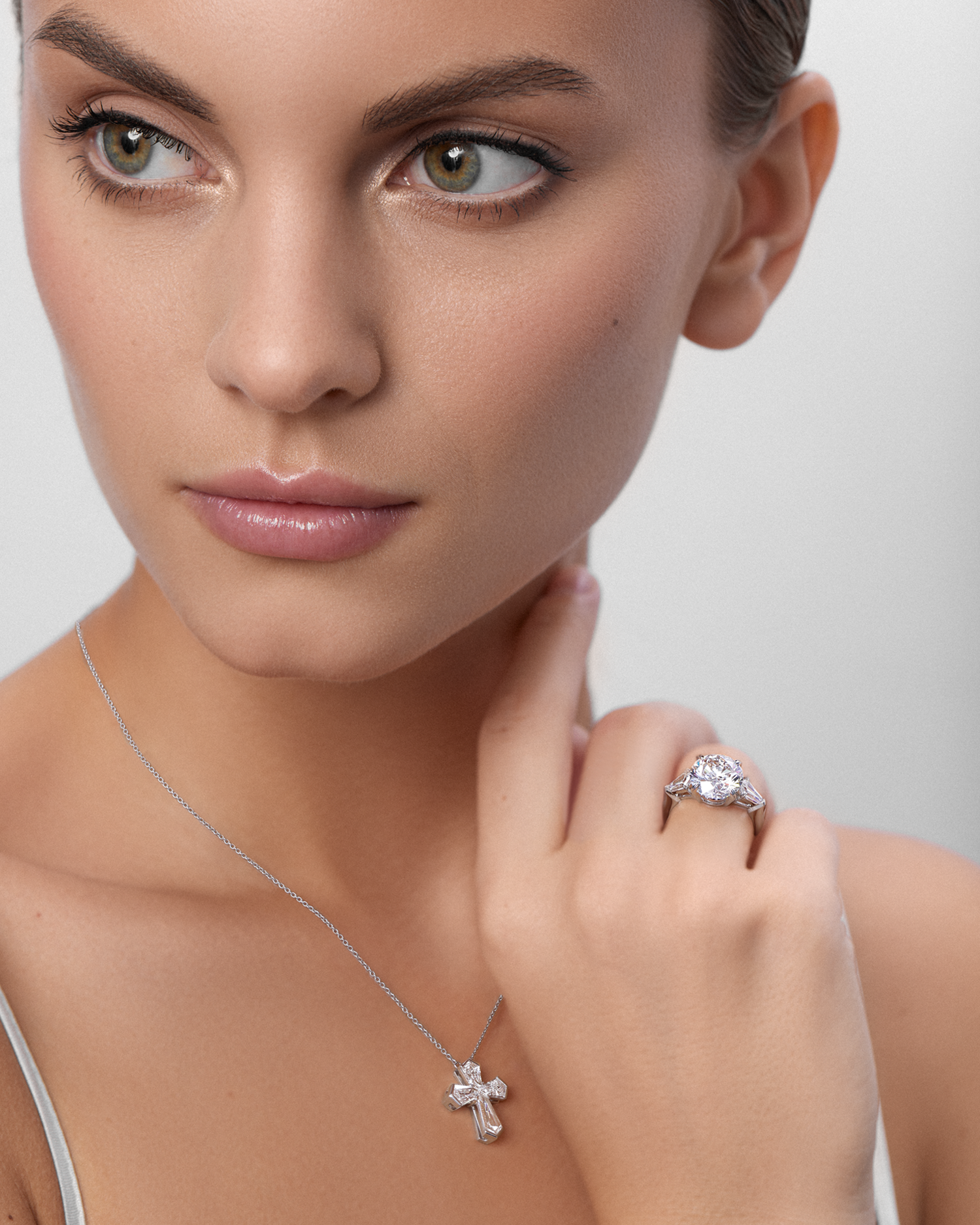 Кольцо с бриллиантами, белое золото