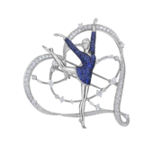 Брошь с сапфирами, рубинами и бриллиантами, белое золото