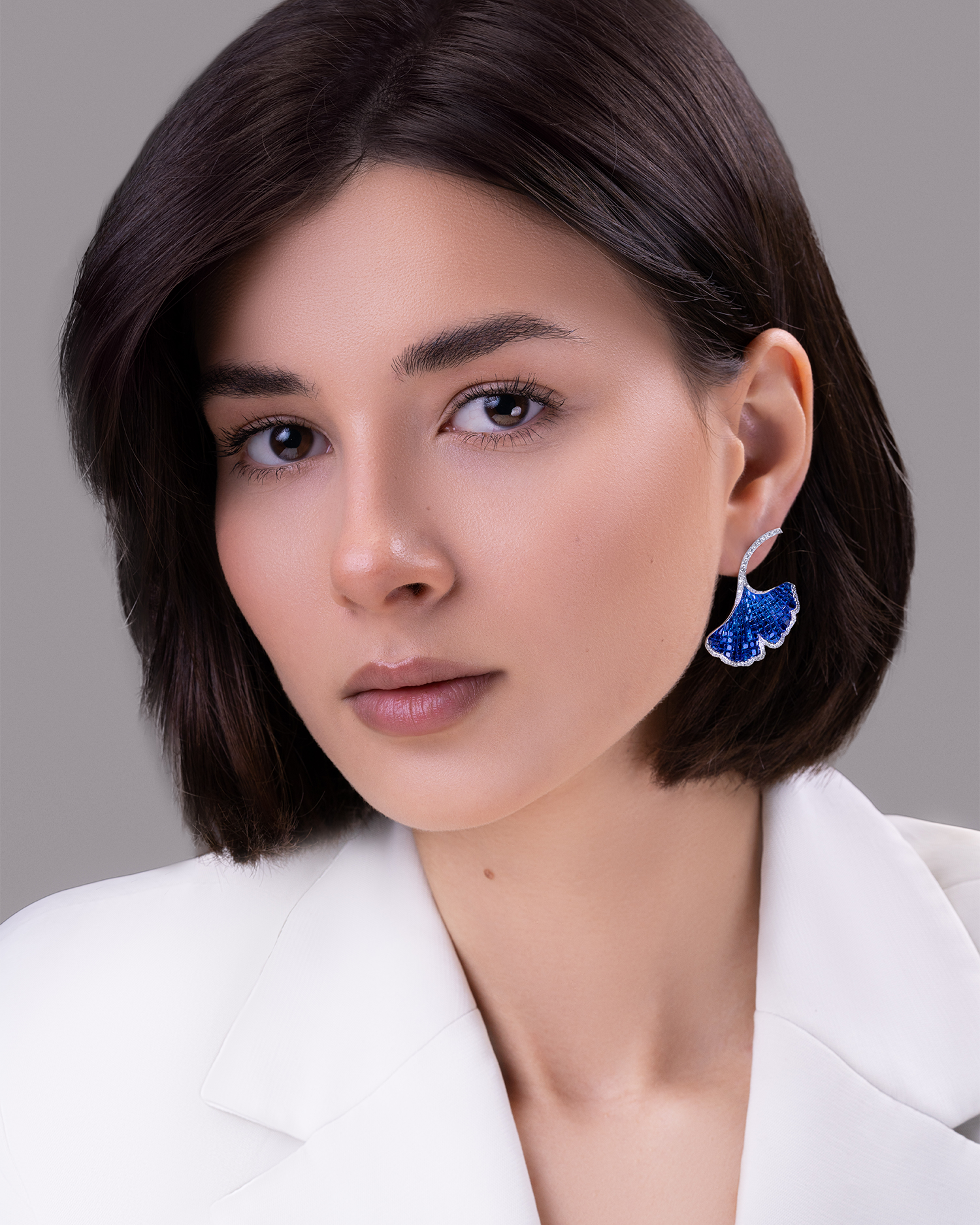 Серьги с сапфирами и бриллиантами, белое золото