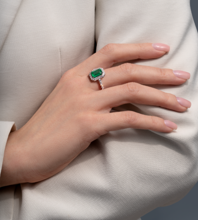 Кольцо с изумрудом и бриллиантами, белое золото 4