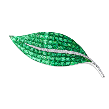 Брошь с тсаворитами и бриллиантами, белое золото 1