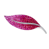 Брошь с рубинами и бриллиантами, белое золото