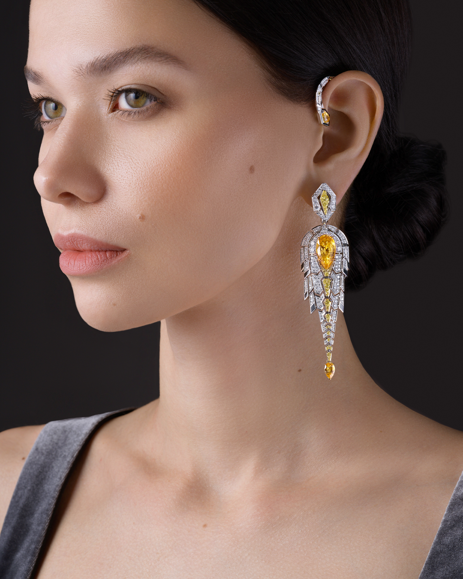 Серьги с желтыми сапфирами и бриллиантами, белое золото, н. керамика