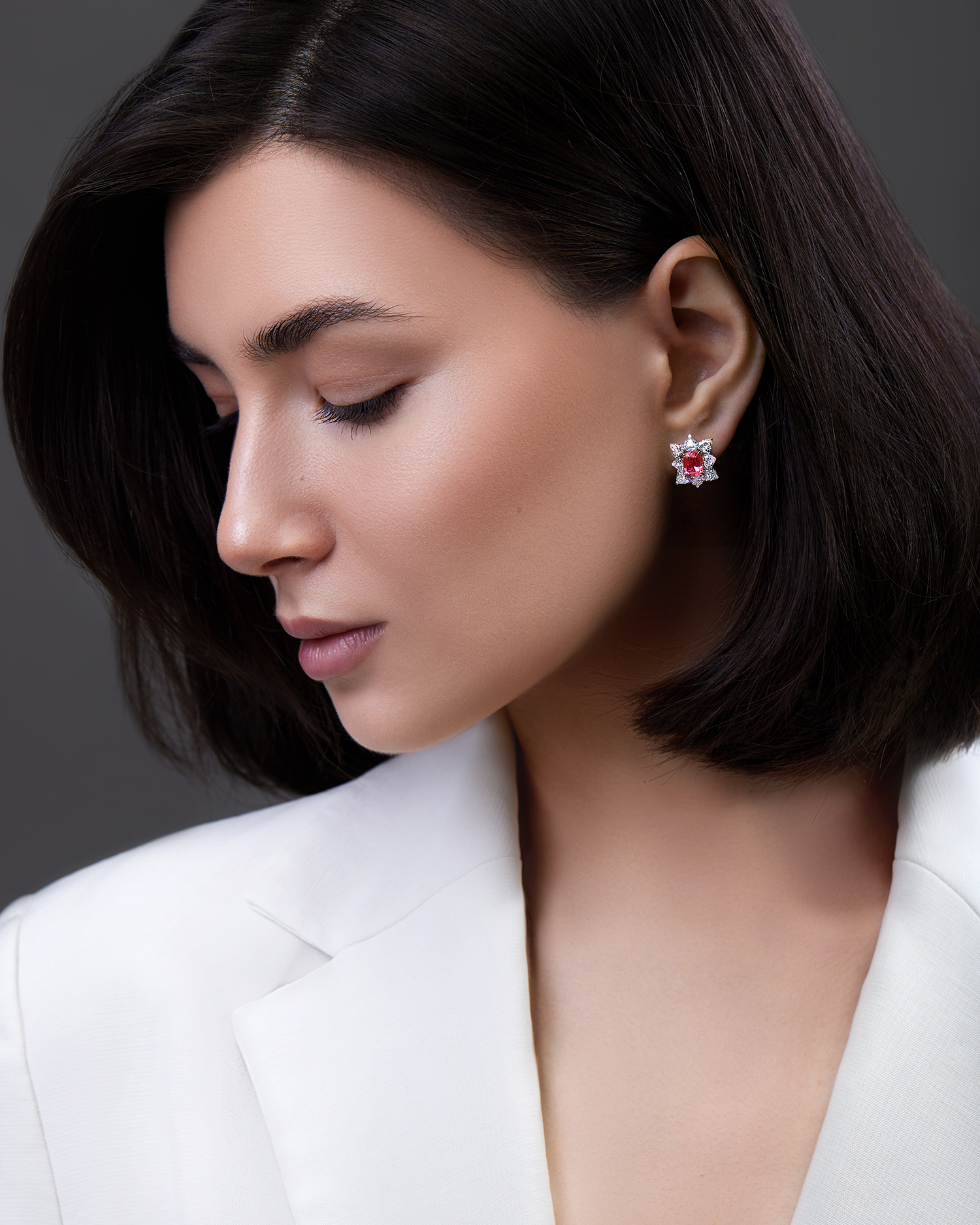 Серьги со шпинелью и бриллиантами, белое золото