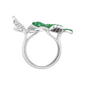 Кольцо с тсаворитами и бриллиантами, белое золото