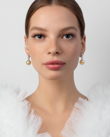 Пусеты с жемчугом и бриллиантами, белое золото 3