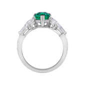 Кольцо с изумрудом и бриллиантами, белое золото